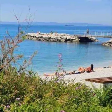 Beachside-apartment *